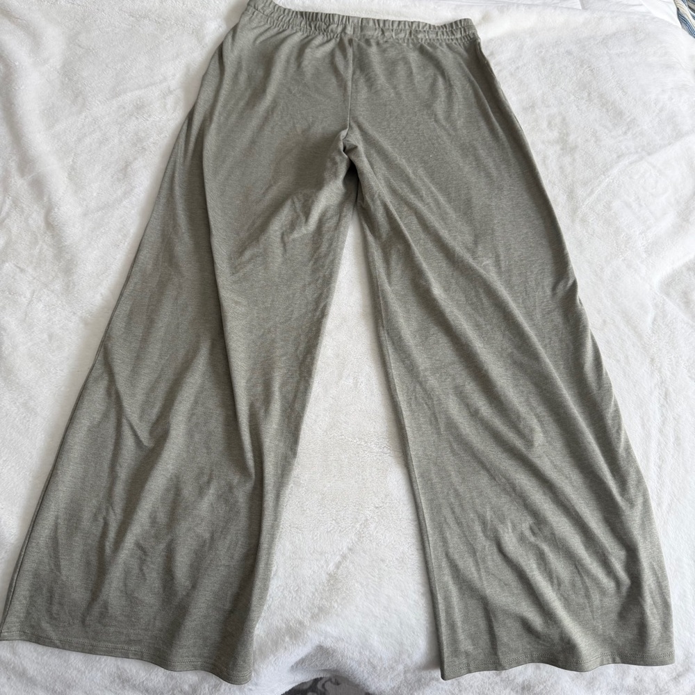 Vuori Halo Essential Wide Leg Pants Women’s Large - Picture 10 of 10